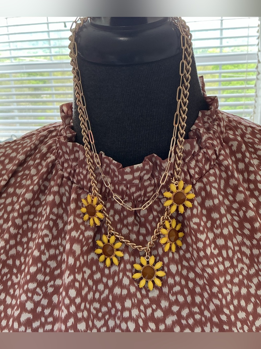 NWT Retro yellow Daisy double flower necklace